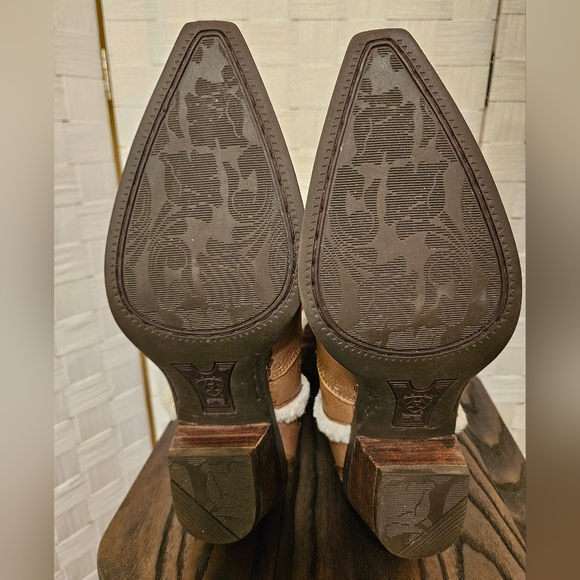 Ariat women's sherpa trimmed leather cowboy boots size 9 - Picture 5 of 7